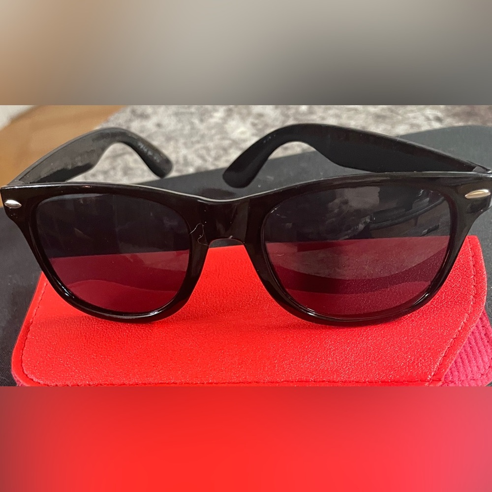 🦋Generic Black Sunglasses with Red Case xtra dark